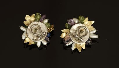 PAIRE DE CLIPS D'OREILLES en argent et or...