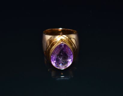 BAGUE en or jaune 18K (750/°°) ornée d’une...