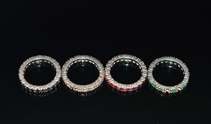 LOT DE 4 ALLIANCES en or blanc 18k (750/°°),...