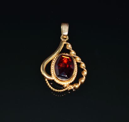 PENDENTIF en or jaune 18k (750/°°) orné de...