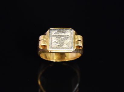 BAGUE en or jaune 18k (750/°°), chevalière...