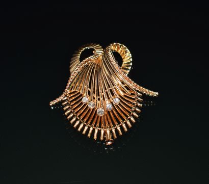 BROCHE en or jaune 18k (750/°°), motif de...