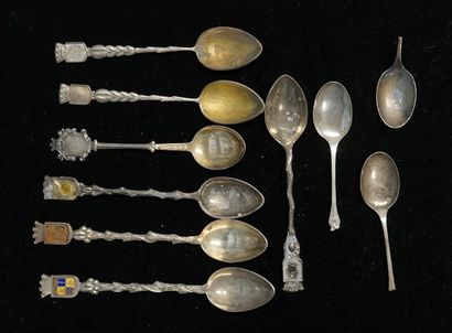 SET of 7 small souvenir spoons in silver-plated...