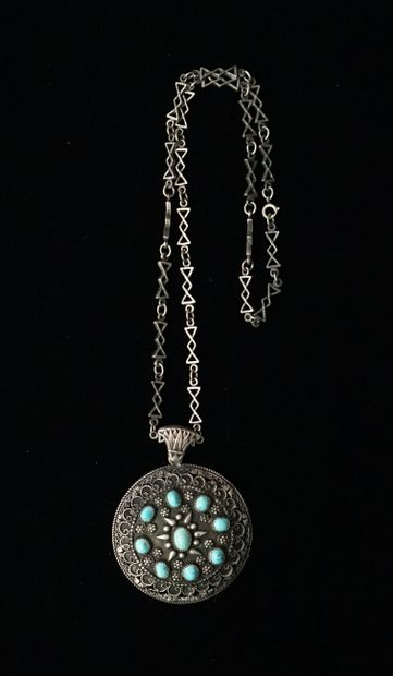 PENDENTIF et sa CHAINE en argent bas titre...