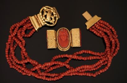 ENSEMBLE comprenant 1 BRACELET cinq rangs...