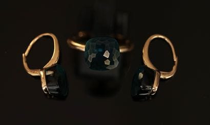 AC- BAGUE et DORMEUSES en or jaune 18K (750/°°)...