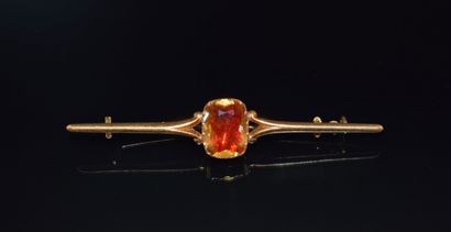 BROCHE BARRETTE en or jaune 18K (750/°°)ornée...