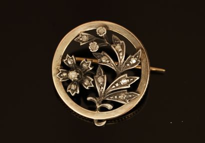 BROCHE ronde en or jaune 18K (750/°°) et...