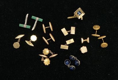 ENSEMBLE de 9 PAIRES DE BOUTONS DE MANCHETTES...