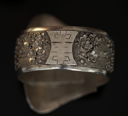BRACELET rigide articulé en argent min 800/°°,...