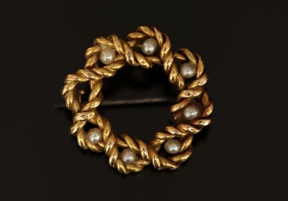 BROCHE en or jaune 18K (750/°°) torsadée...