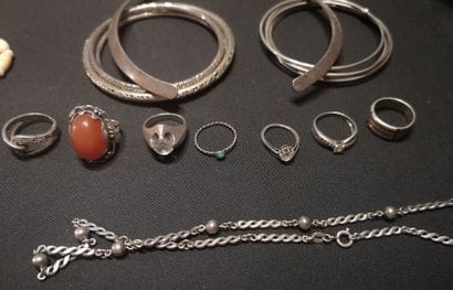 ENSEMBLE en argent min 800/°° comprenant...