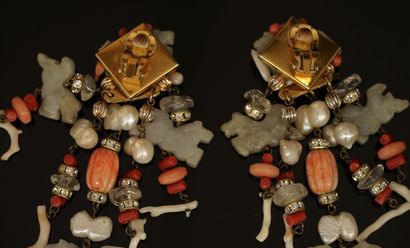 FANTAISIE - IMPORTANTE PAIRE DE CLIPS D'OREILLES...