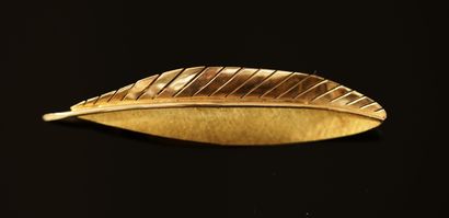 BROCHE en or jaune 14k (585/°°) présentant...