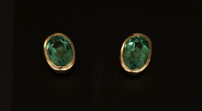 PAIRE DE CLOUS d'oreilles en or jaune 18k...