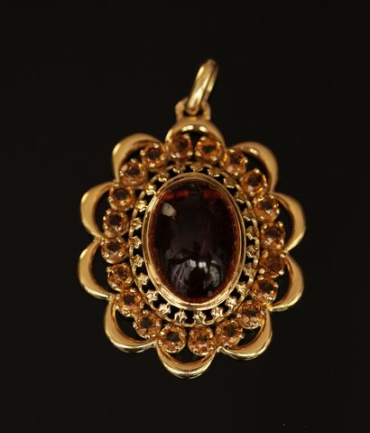 PENDENTIF en or jaune 18k (750/°°) ajouré,...
