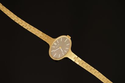 BULOVA - Gold-plated wristwatch with oval...