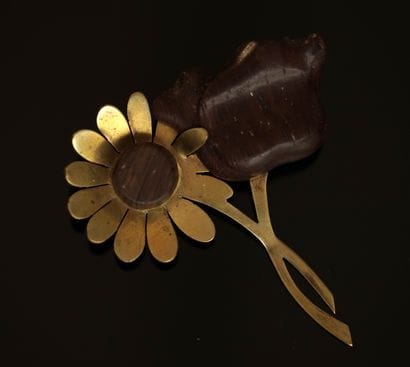 FANTAISIE - BROCHE en laiton et bois exotique...