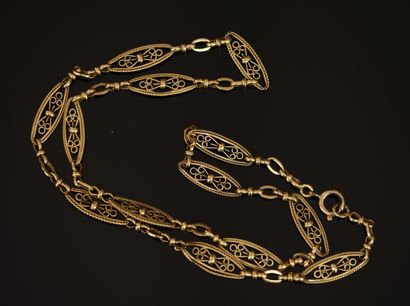 COLLIER en or jaune 18K (750/°°) maille filigrane....