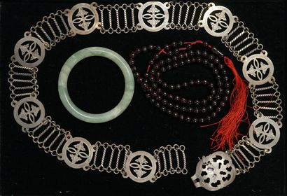 ENSEMBLE composé d'une ceinture en métal...