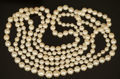 SAUTOIR de perles de culture en chute, sans...