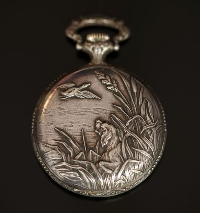 MONTRE A GOUSSET le boitier à décor de chien...