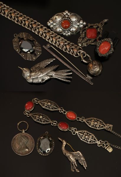ENSEMBLE en argent min 800/°° comprenant...