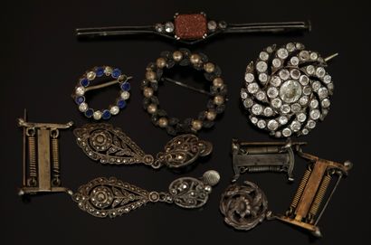 ENSEMBLE en argent min 800/°° comprenant...