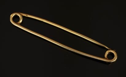 EPINGLE A NOURRICE en or jaune 18K (750/°°)....