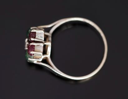BAGUE en or jaune rhodié 18K (750/°°) à motif...