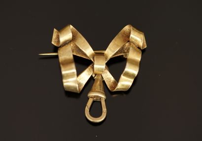 BROCHE en or 18K (750/°°) figurant un noeud...