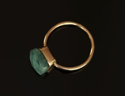 BAGUE en or jaune 18K (750/°°) ornée d'une...