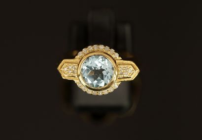 BAGUE en argent doré (vermeil) 925/°° centrée...