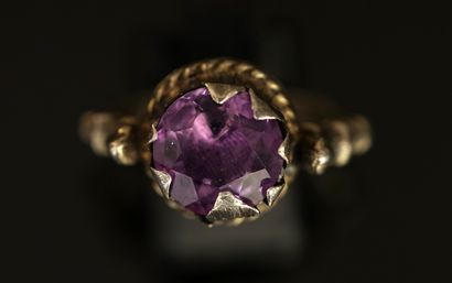 BAGUE en argent min 800/°° la monture représentant...