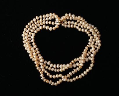 COLLIER de perles d'eau douce avec fermoir...