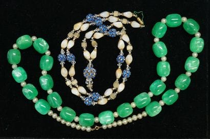 FANTAISIE - ENSEMBLE de 2 sautoirs en perles...