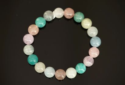 BRACELET composé de boules d'aigue marine,...