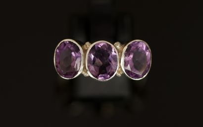 BAGUE en argent 925/°° sertie de 3 améthystes...