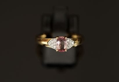 BAGUE en argent doré 925/°° (vermeil) centrée...