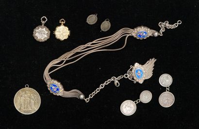 ENSEMBLE en argent min 800/°° comprenant...
