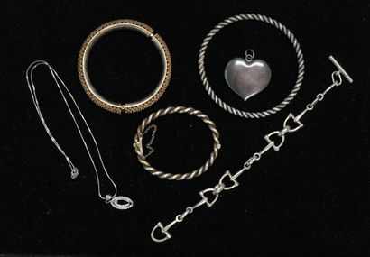 ENSEMBLE en argent min 800/°° comprenant...
