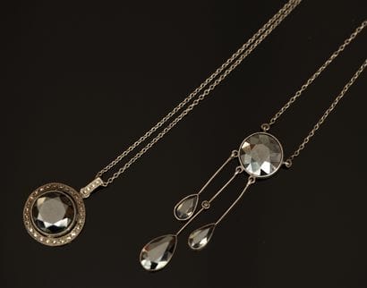ENSEMBLE en argent min 800/°° comprenant...