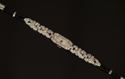 MONTRE BRACELET en platine sertie de diamants,...