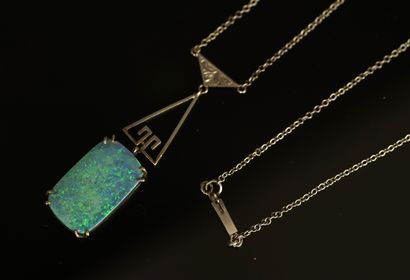 COLLIER fin en argent min 800/°° agrémenté...