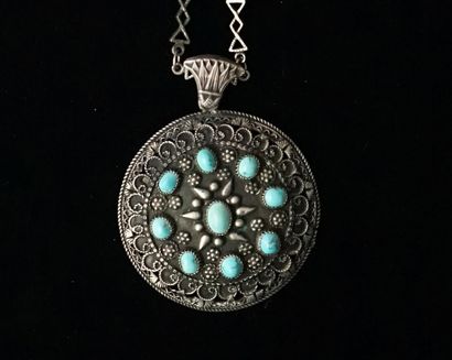 PENDENTIF et sa CHAINE en argent bas titre...