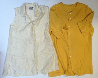 LOT de foulards en soie, coton et divers,...