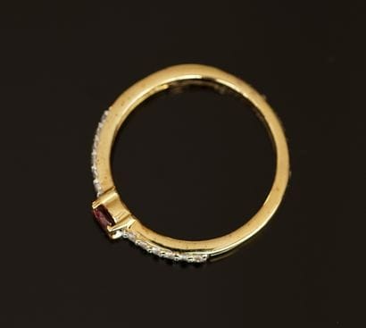BAGUE en argent doré (vermeil) 925/°° centrée...