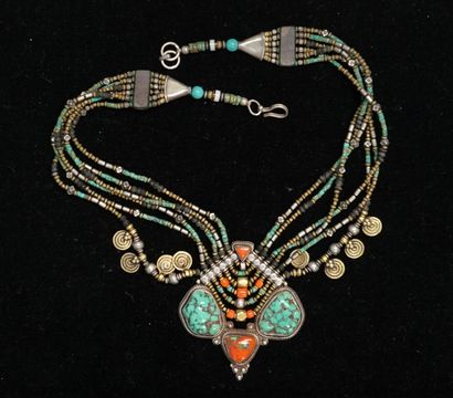 COLLIER en métal doré et métal argentifère...