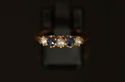 BAGUE fine en or jaune 18k (750/°°) sertie...