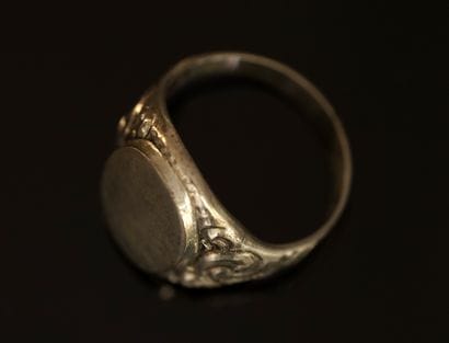 CHEVALIERE en argent (min 800/°°) de forme...